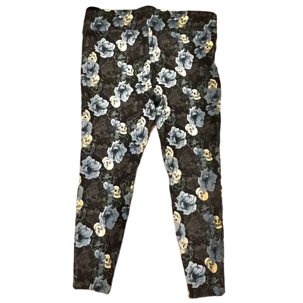 Torrid Pixie Pointe Stretch Ankle Pant Black Whit… - image 2